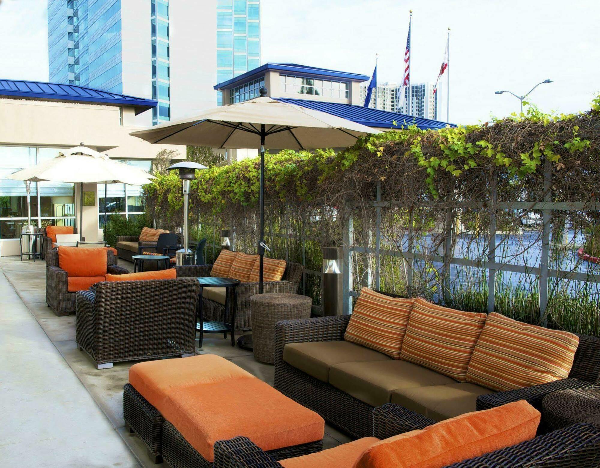Hilton Garden Inn San Francisco/Oakland Bay Bridge Эмеривилл Экстерьер фото